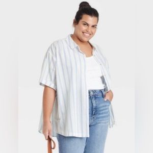 Women's Plus Size Short Sleeve Button-Down Shirt - Ava & Viv -4X NWT ( MSRP $25)